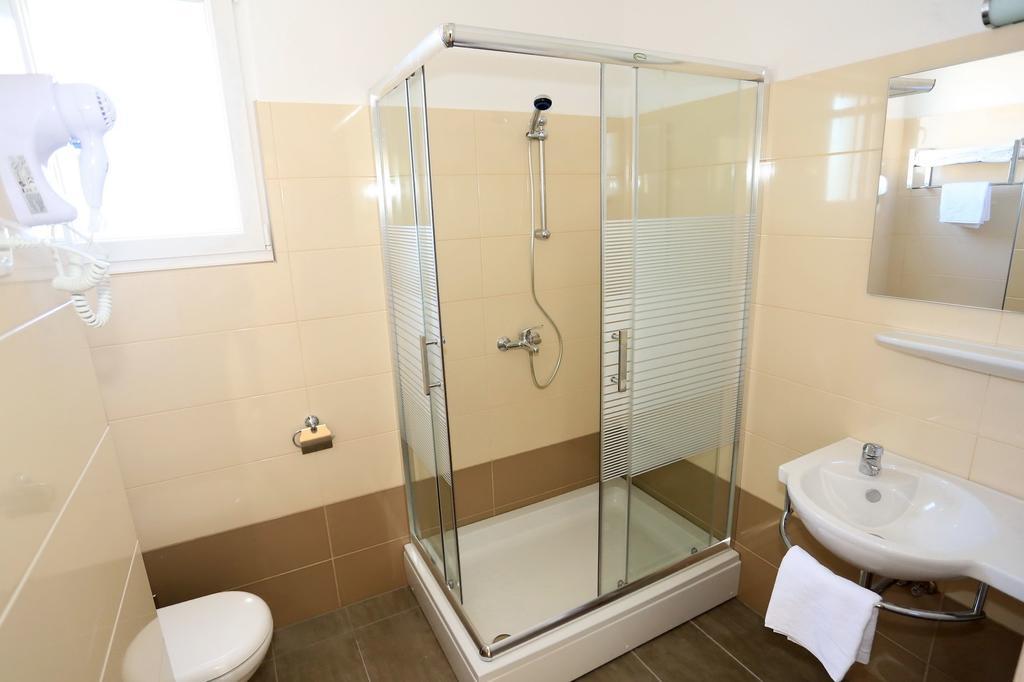 House Natali 70M From The Beach - Free Ev Top Up Ртина Экстерьер фото