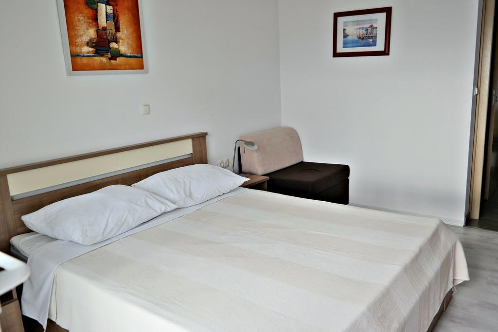 House Natali 70M From The Beach - Free Ev Top Up Ртина Экстерьер фото