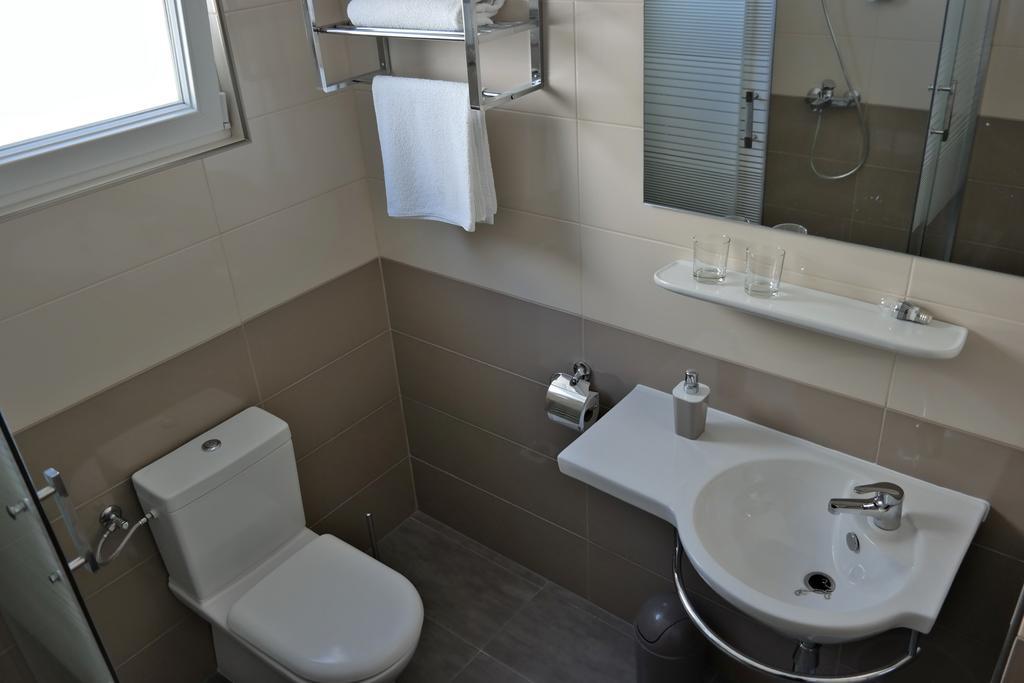 House Natali 70M From The Beach - Free Ev Top Up Ртина Экстерьер фото
